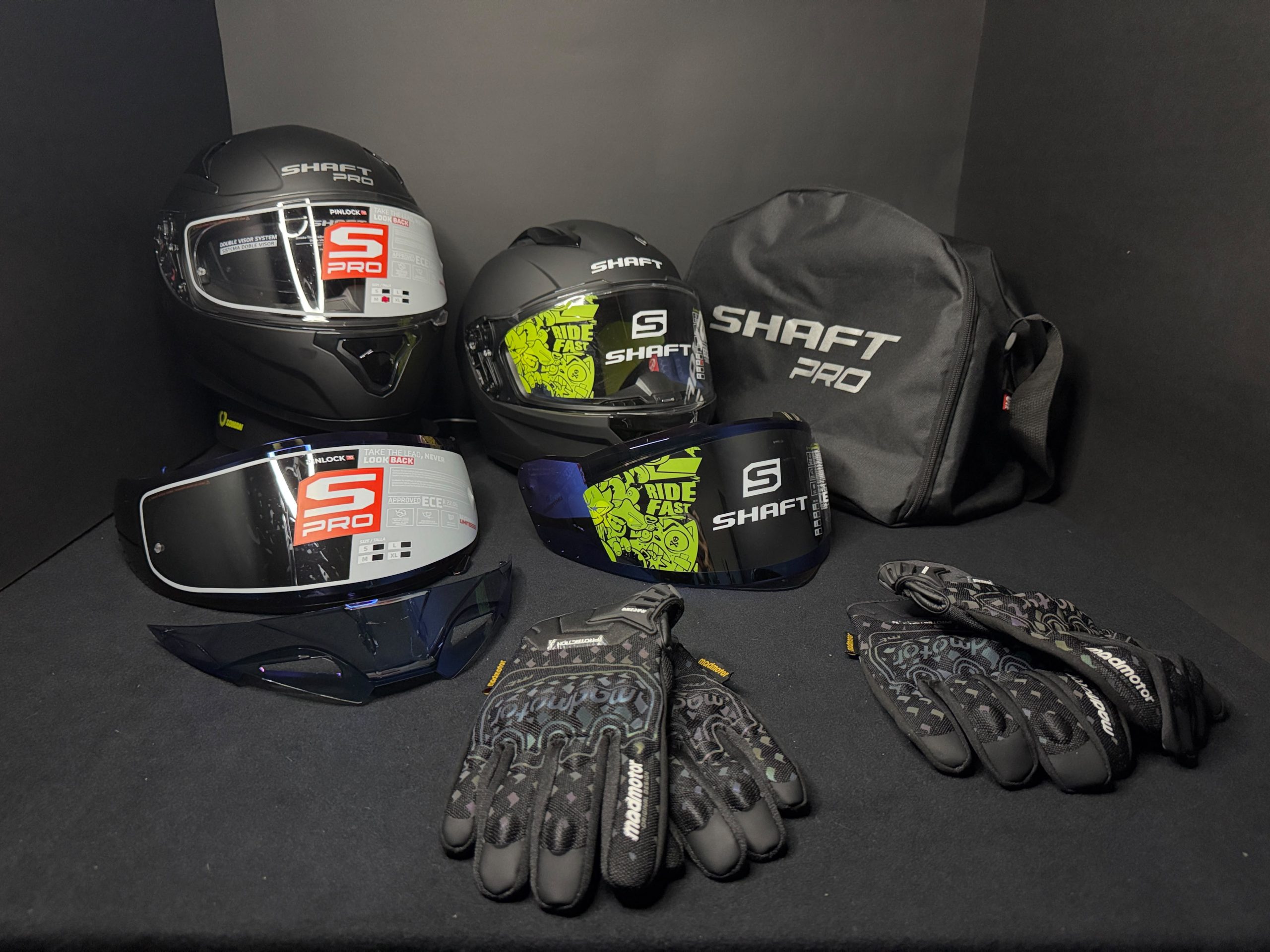 COM-SHF-BLACK-001-1 Combo Casco Shaft Black Series + Guantes - Imagen 1
